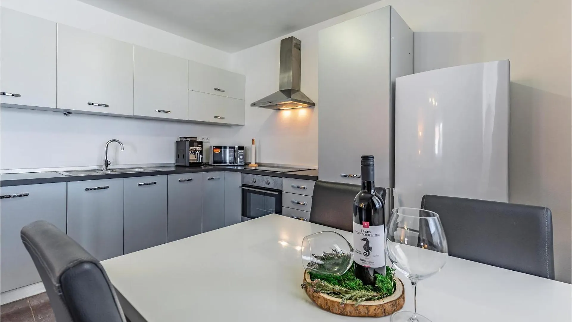 Beautiful Home In Pula With Kitchen Semesterbostad