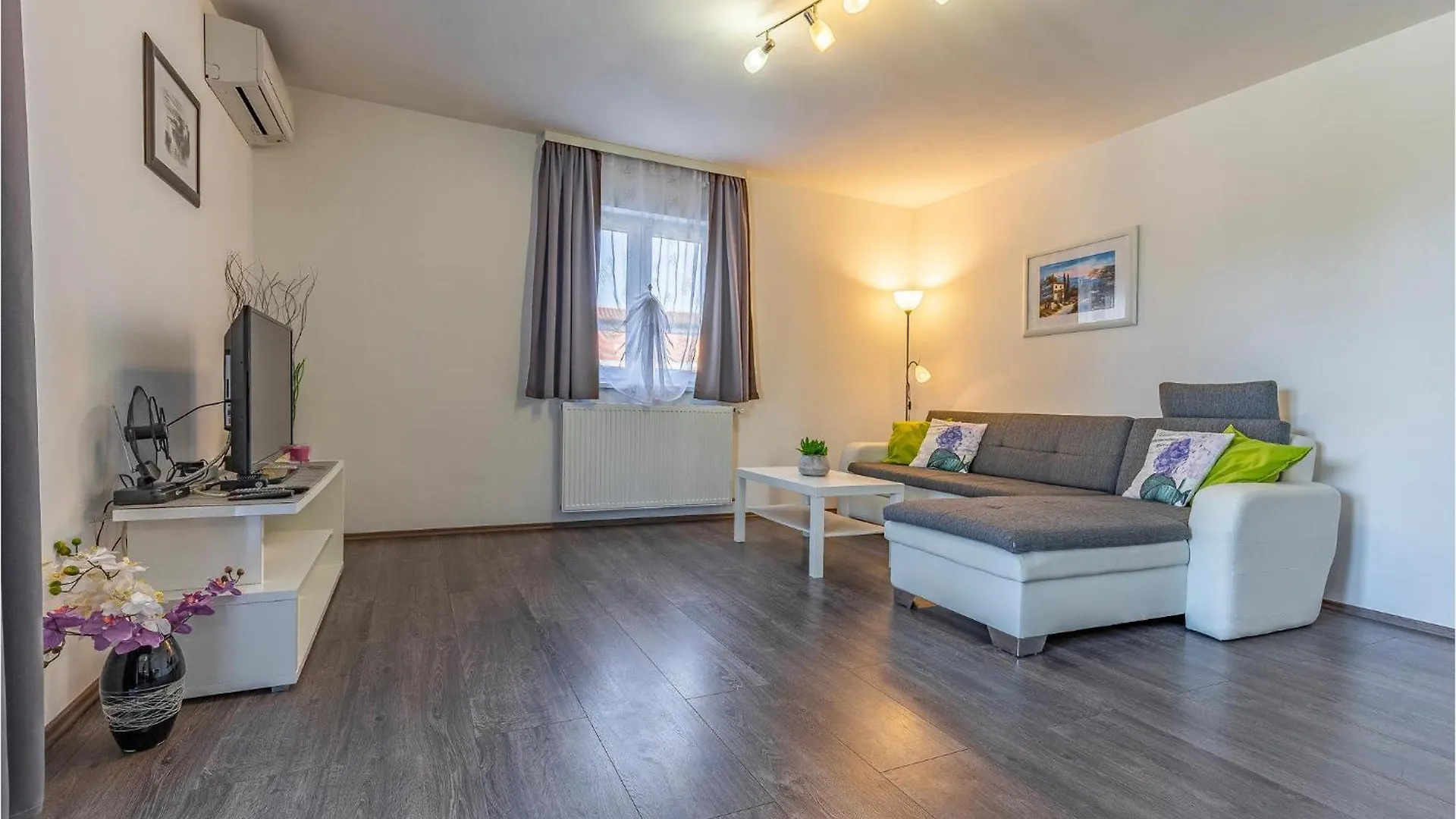 Beautiful Home In Pula With Kitchen 0*,