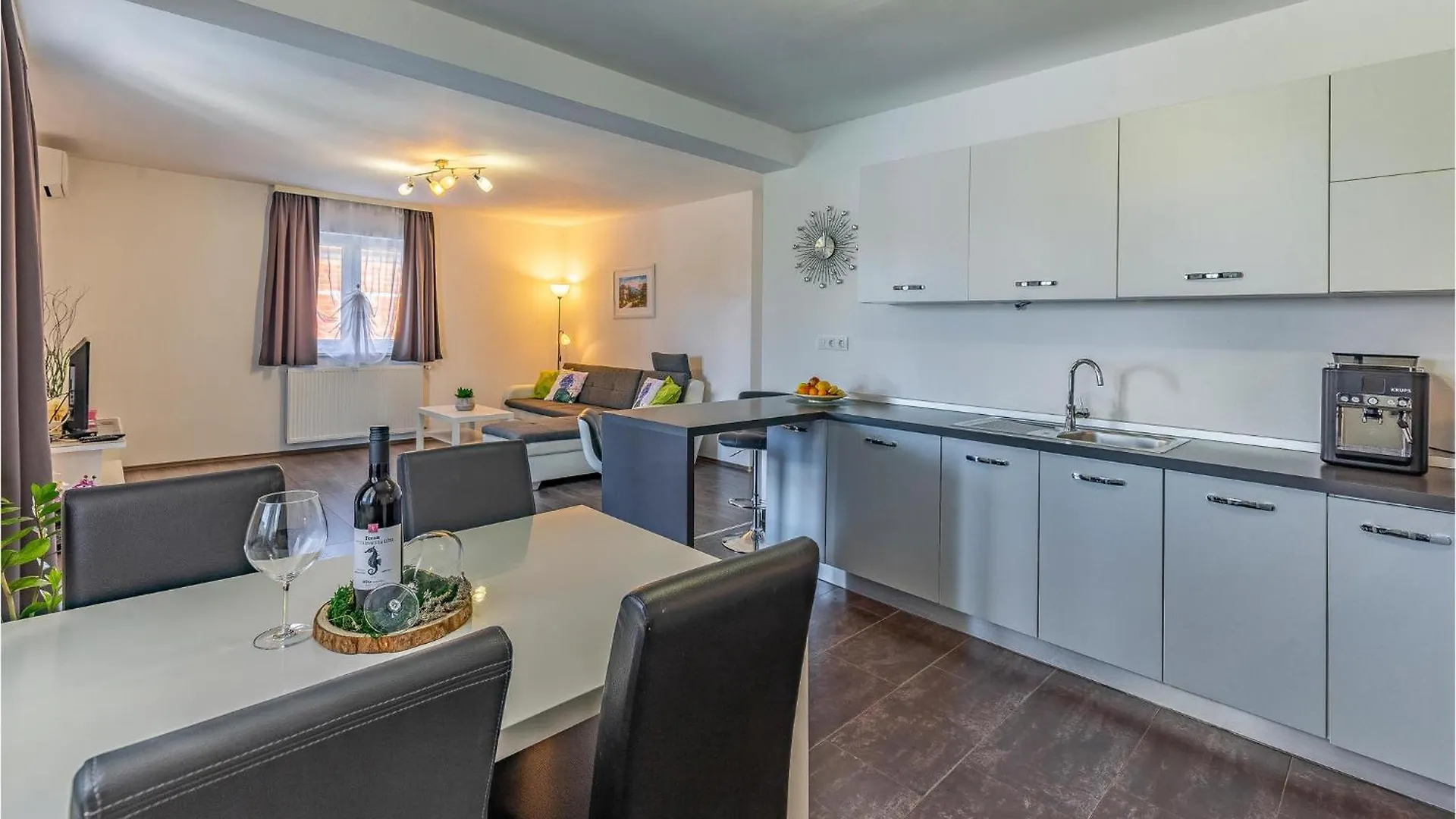 Beautiful Home In Pula With Kitchen Kroatien