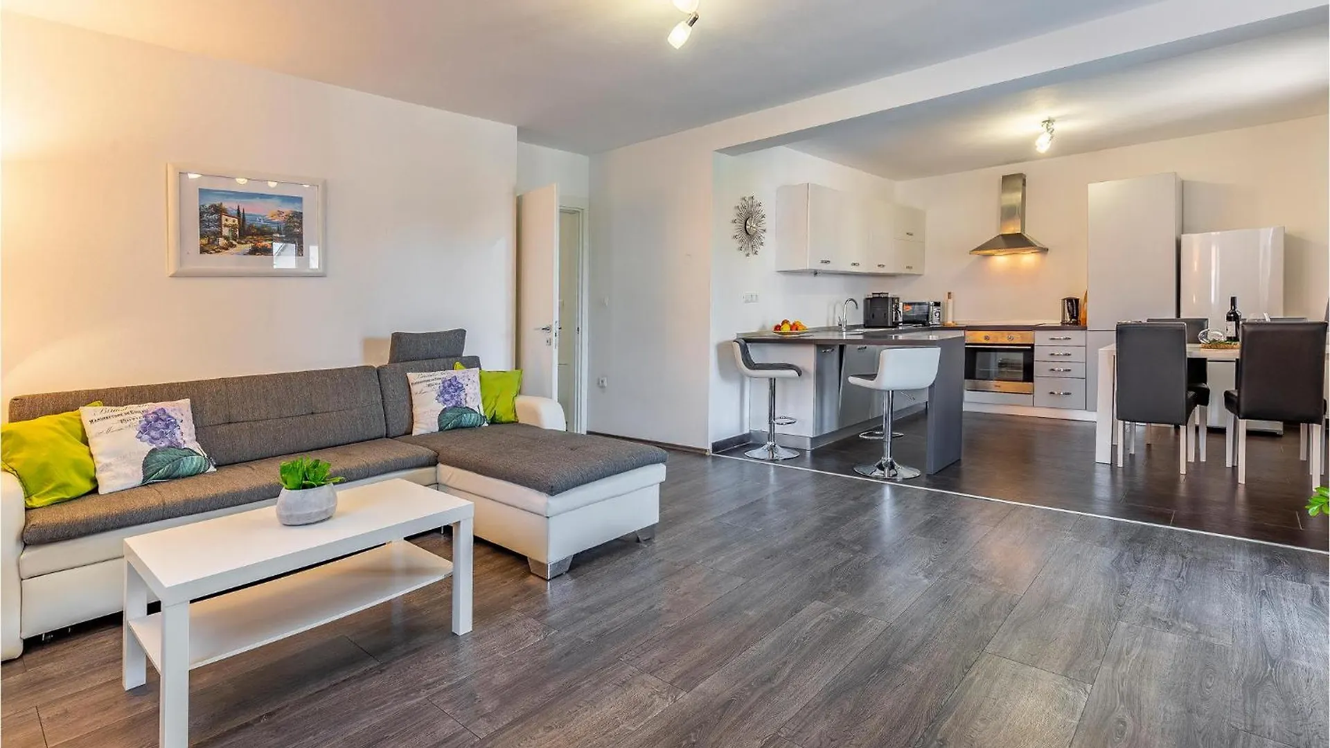 Beautiful Home In Pula With Kitchen