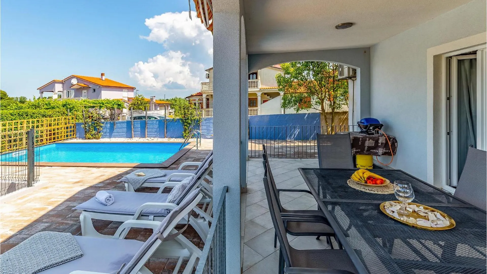 Semesterbostad Beautiful Home In Pula With Kitchen Kroatien