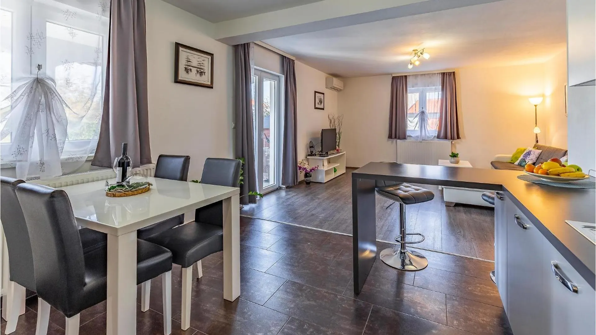 Semesterbostad Beautiful Home In Pula With Kitchen
