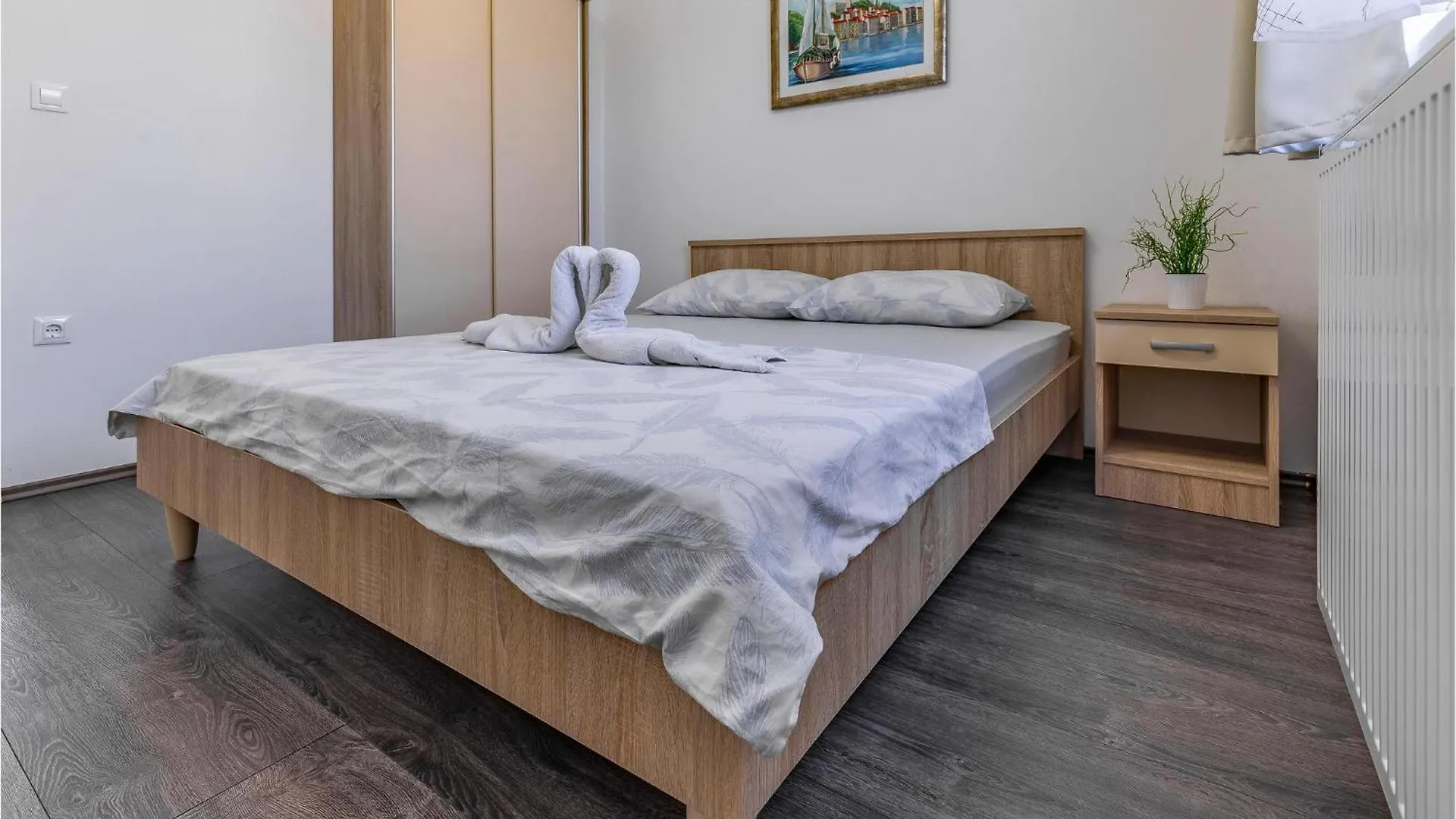 Beautiful Home In Pula With Kitchen