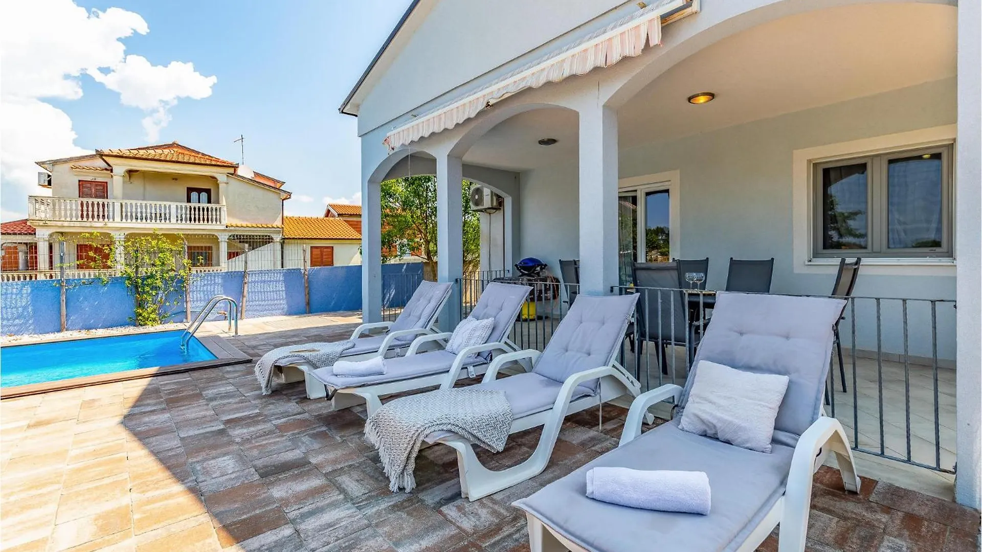 Beautiful Home In Pula With Kitchen Semesterbostad