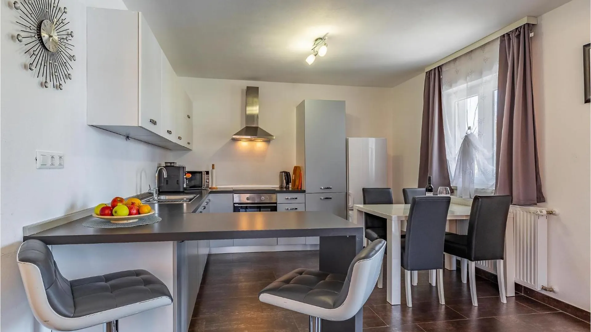 Beautiful Home In Pula With Kitchen בית נופש